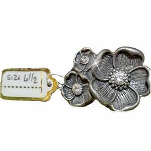 Antique Silver-colored Tri Floral Statement Ring